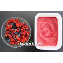 Pyszny deser owocowy z poziomkami